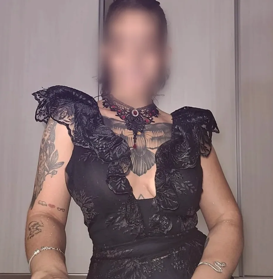 Elena, 30