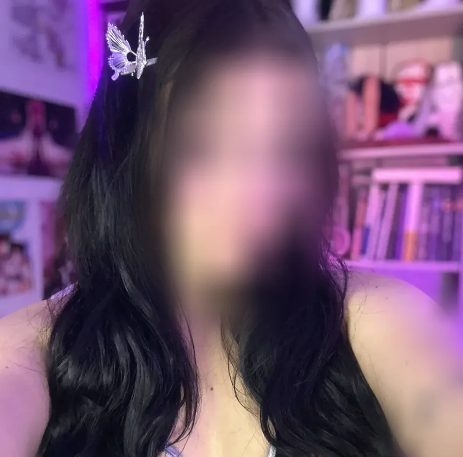 Rosa, 26