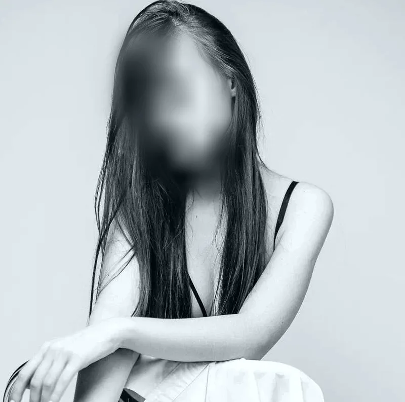 Zeynep, 19